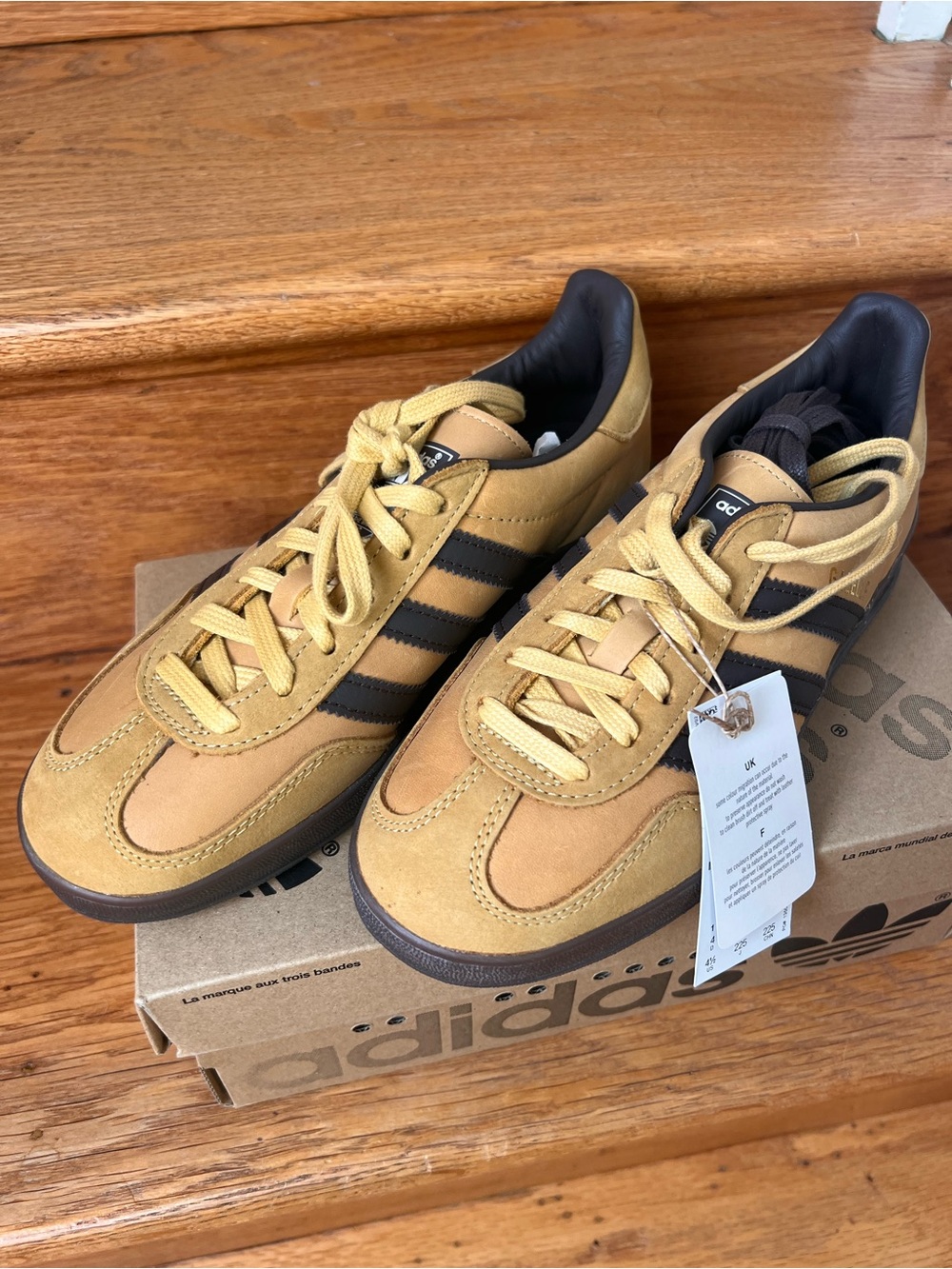 adidas Men’s Tan and Black Low-Top Sneakers Men’s size 4.5 Women’s 6.5